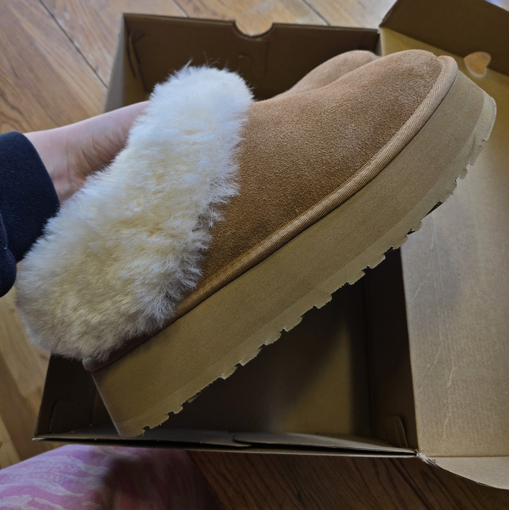 UGG Tazzelle Sheepskin Slippers - Picture 4 of 8